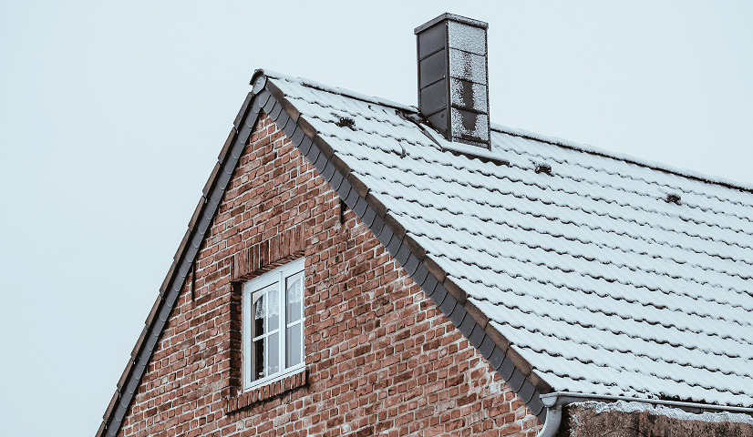 side of house showing roof and soffits